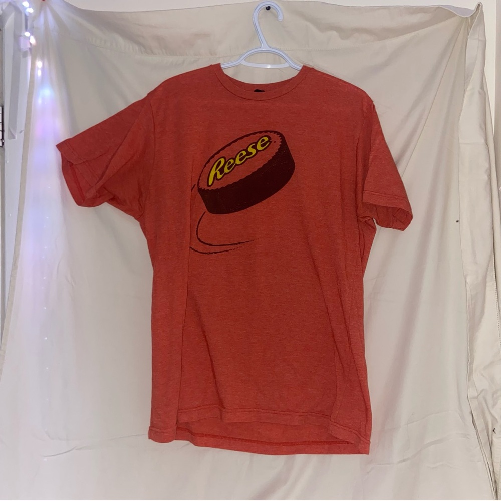 ☾.݁ᛪ༙ Men's Orange Reese Peanut butter cup Graphic T-Shirt